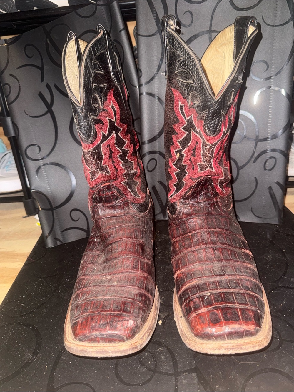 Brown Crocodile-Embossed Western Boots with Red Stitch Detail - Picture 2 of 5